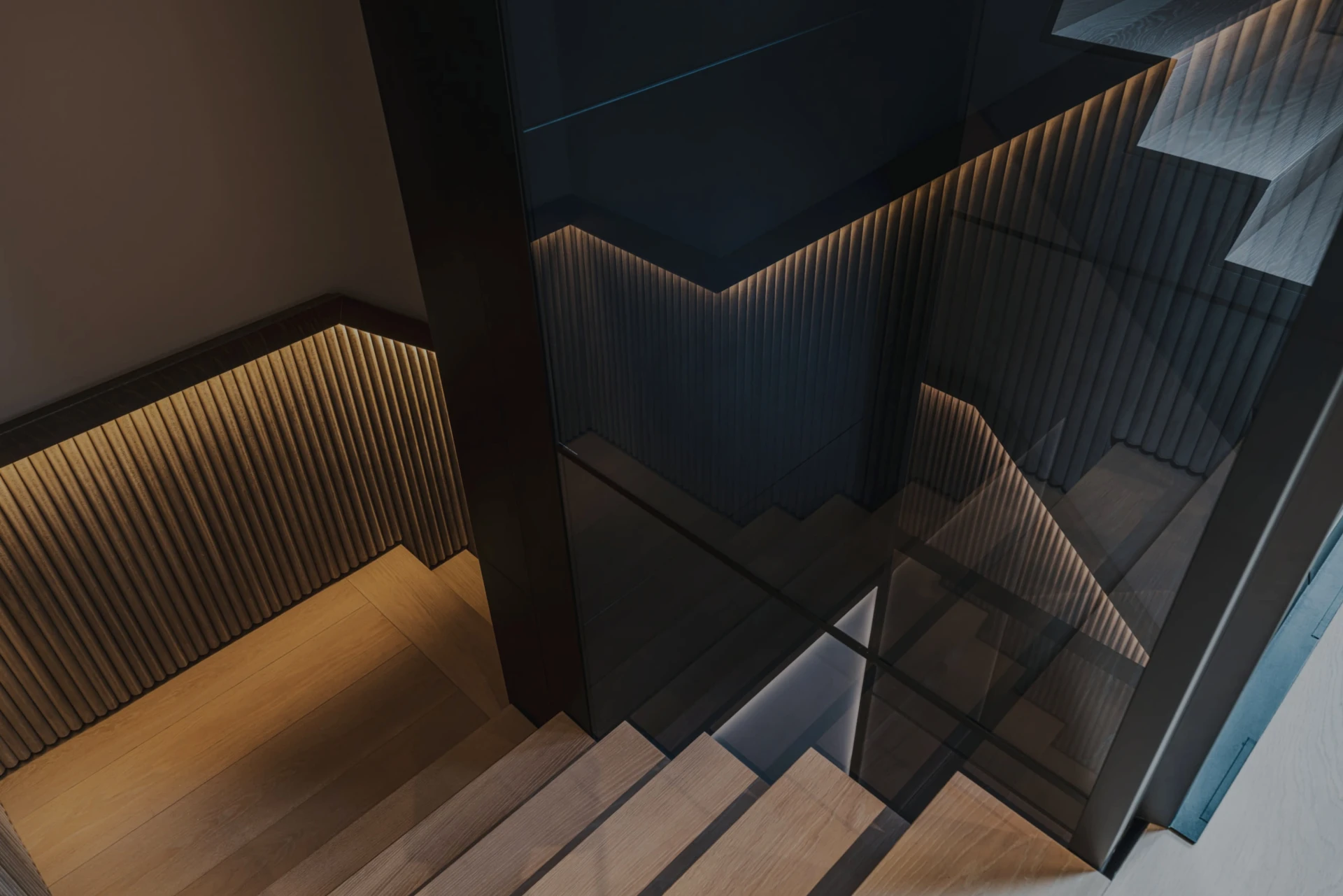 Houten z-trap rondom lift Moderne trappen